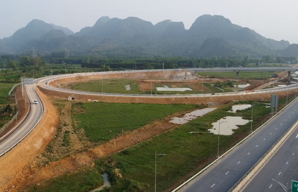 Nút giao Đồng Thắng là nút giao thứ 7 (cuối cùng) trên chính tuyến của cao tốc Mai Sơn - QL45.