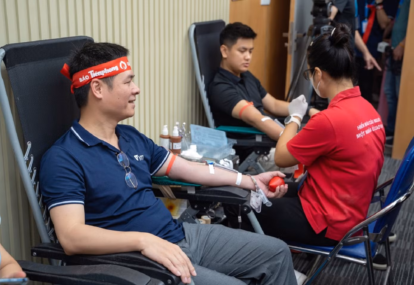 Những nụ cười rạng ngời khi được hiến những giọt máu hồng để trao đời sự sống của lãnh đạo và nhân viên VTI Group.