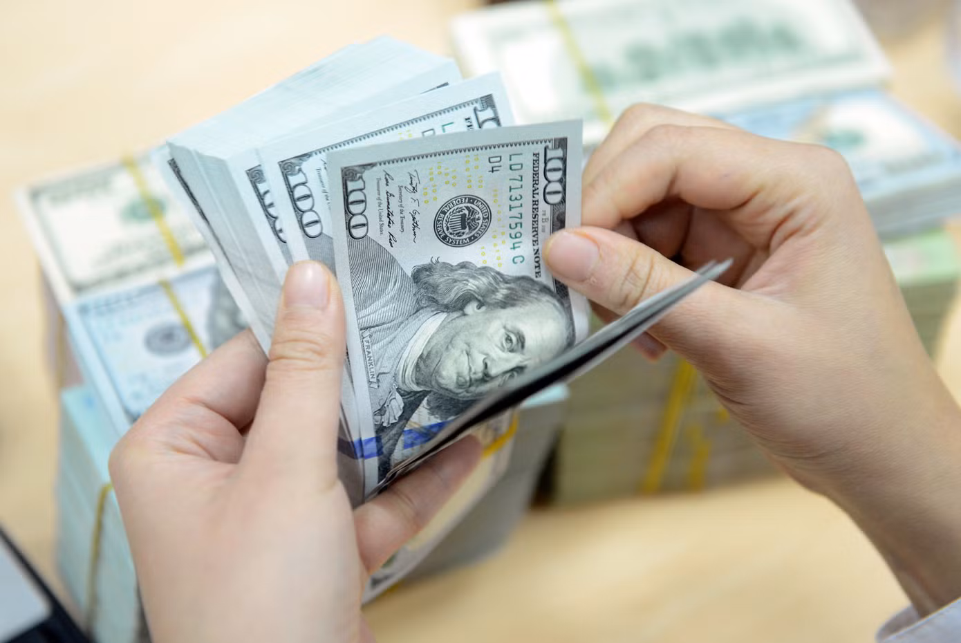 Giá đồng USD tại ngân hàng cao nhất từ trước đến nay.