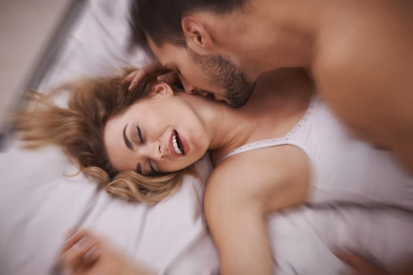 Với chị em, cực khoái không chỉ hỗ trợ hiệu quả nỗ lực duy trì nòi giống mà còn mang lại nhiều lợi ích sức khoẻ, cảm giác thú vị, giải toả stress, giảm béo…