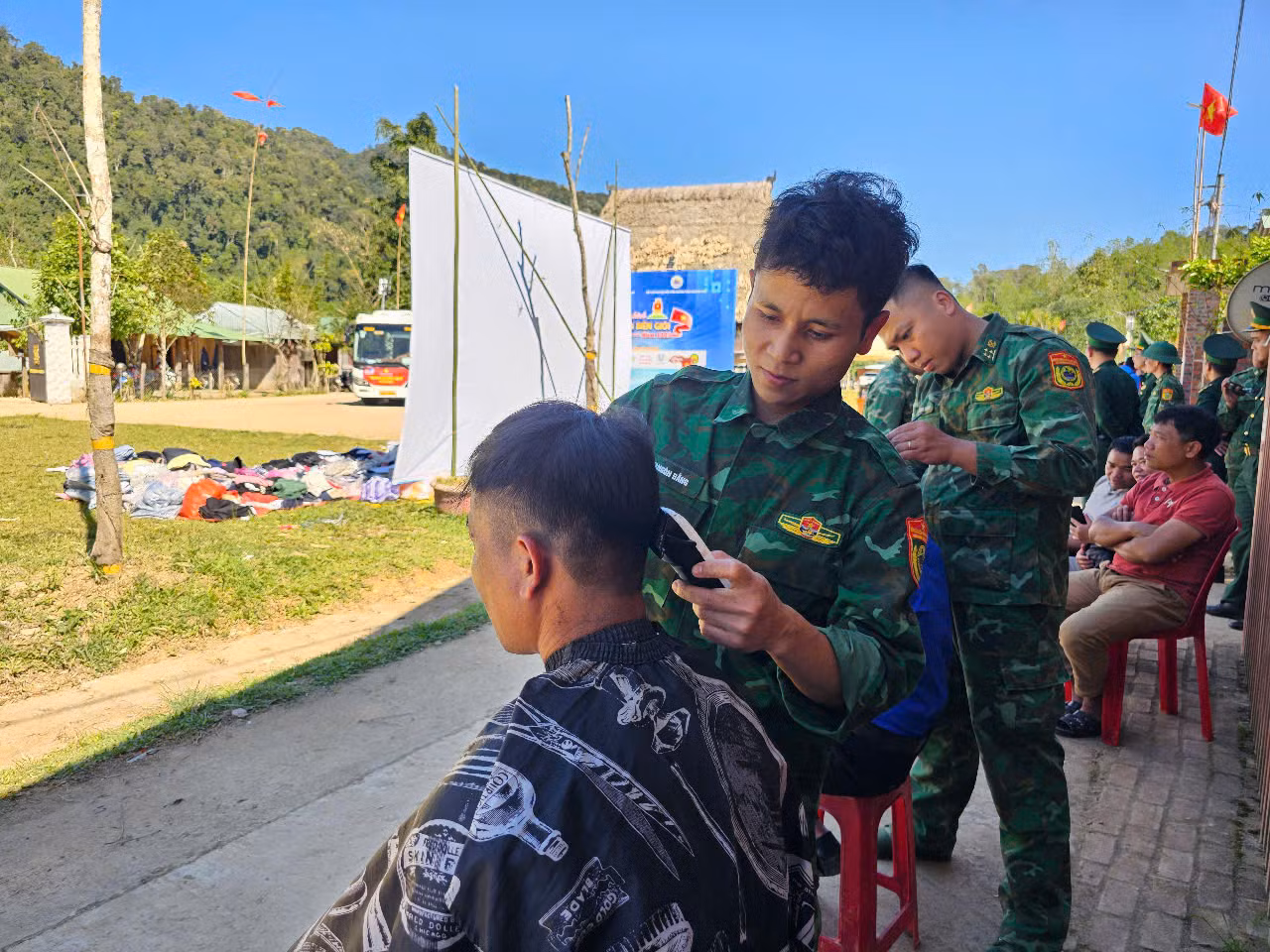 Chương trình Tháng Ba biên giới diễn ra tại xã vùng cao A Tiêng, huyện Tây Giang, tỉnh Quảng Nam với nhiều hoạt động ý nghĩa.
