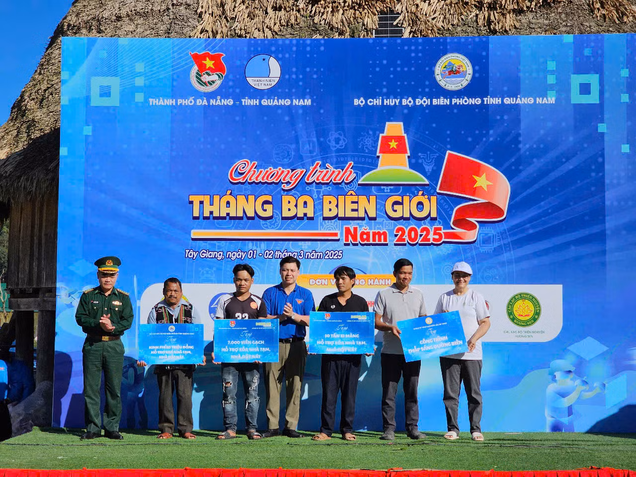 Chương trình Tháng Ba biên giới diễn ra tại xã vùng cao A Tiêng, huyện Tây Giang, tỉnh Quảng Nam với nhiều hoạt động ý nghĩa.