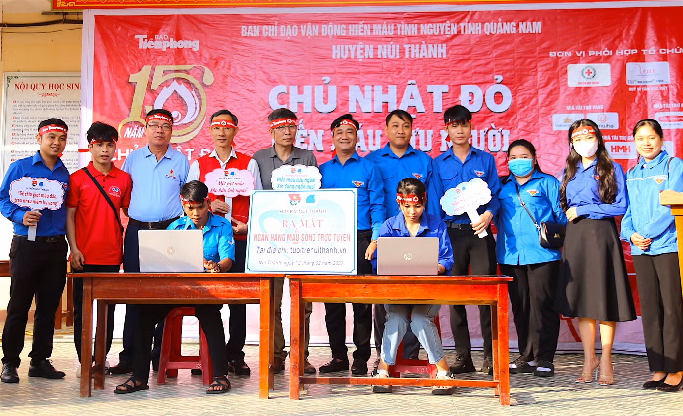 Dịp này, CLB Ngân hàng máu sống trực tuyến huyện Núi Thành chính thức ra mắt. Đây là kênh tương tác rất hữu ích, nhanh chóng kết nối, chia sẻ về HMTN.