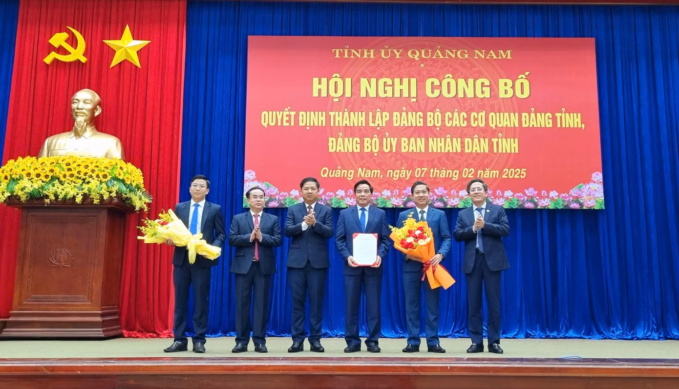 Đảng bộ UBND tỉnh Quảng Nam do ông Lê Văn Dũng (thứ 3 từ phải sang) làm Bí thư.