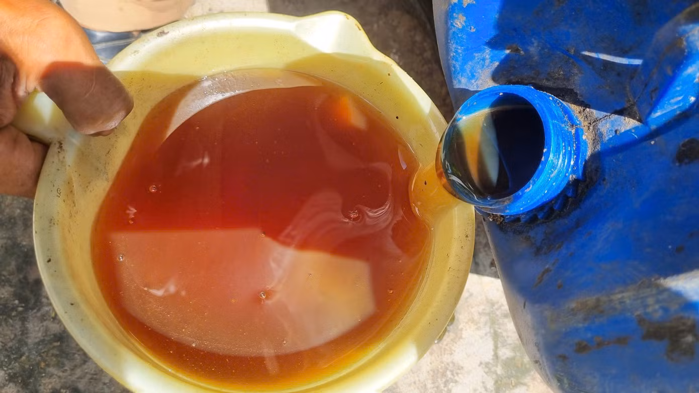 Tuy vất vả, nhưng bù lại nuôi ong nếu thuận lợi cho thu nhập khá. Đàn ong 200 tổ của ông nếu được mùa sẽ cho thu nhập khoảng 200 triệu đồng/năm. Nghề nuôi cũng giúp ông mưu sinh, nuôi 3 người con khôn lớn.