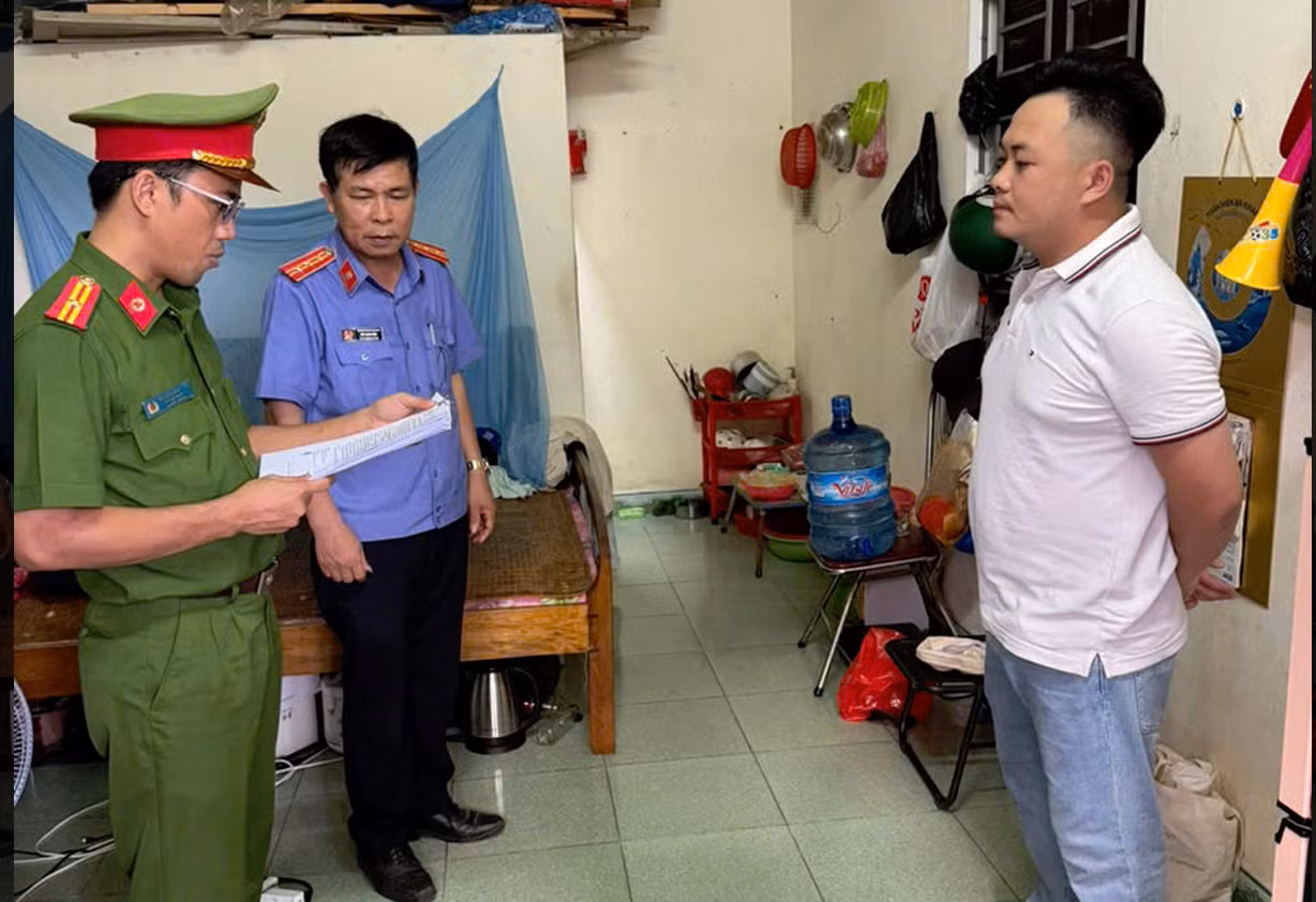Nguyễn Thành Đạt bị khởi tố, bắt tạm giam vì lừa đảo chiếm đoạt tài sản. Ảnh CA
