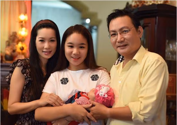 Những sao Việt sinh con muộn màng ảnh 9
