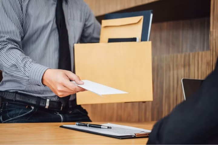 Loạt nhân sự chủ chốt của Công ty CP Minh Khang Capital Trading Public xin từ nhiệm (ảnh minh họa).
