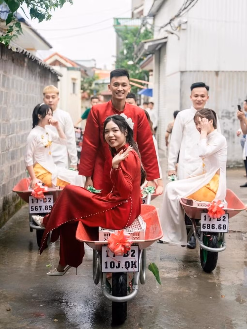 Cặp đôi rạng rỡ trong ngày hạnh phúc (Ảnh: N. Q).