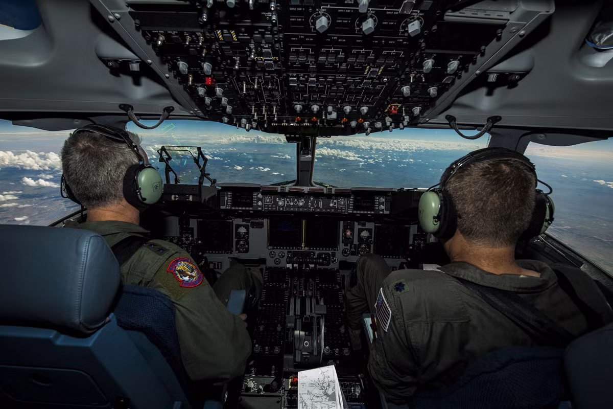 Ngoài mục đích quân sự, vận tải cơ C-17 Globemaster III luôn là lựa chọn hàng đầu cho hoạt động vận chuyển trang thiết bị cần thiết cho nhiều đời tổng thống Mỹ trong các chuyến công du nước ngoài.