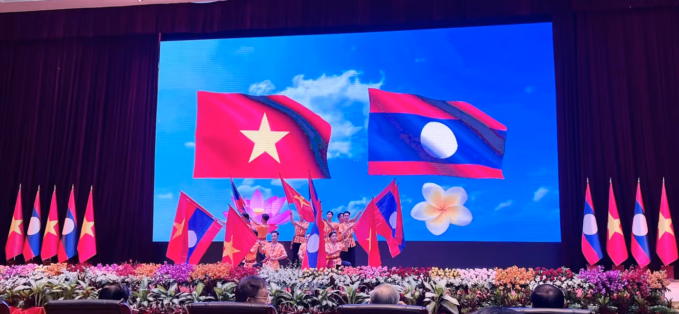 Tiết mục văn nghệ chào mừng Lễ kỷ niệm.