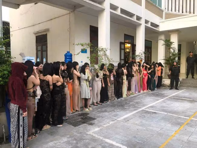Cơ quan chức năng đang thực hiện kiểm tra nghi vấn sử dụng trái phép chất kích thích đối với số người có mặt tại quán Karaoke- Massage G7.