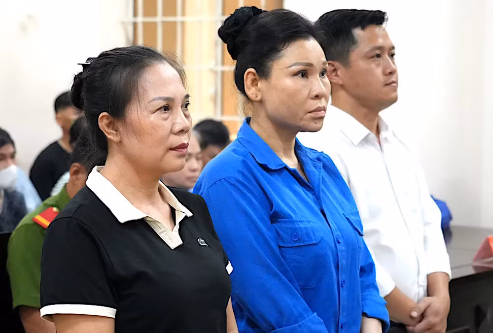 Bị cáo Lâm Thị Thu Trà (áo xanh) bị tuyên phạt 14 năm 6 tháng tù. Ảnh: Báo Bà Rịa - Vũng Tàu. Bị cáo Lâm Thị Thu Trà (áo xanh) bị tuyên phạt 14 năm 6 tháng tù. Ảnh: Báo Bà Rịa - Vũng Tàu.