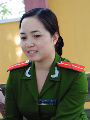 Thiếu úy Hiền xinh đẹp nhưng sợ... ế