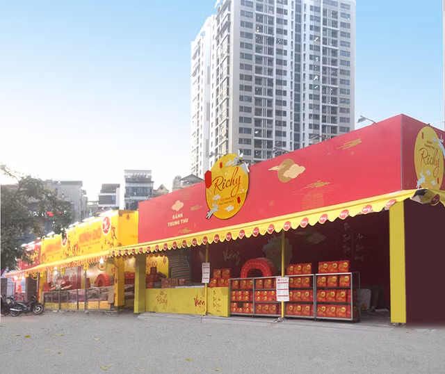 Bánh Trung Thu ăn kiêng giá đắt tràn xuống phố ảnh 1