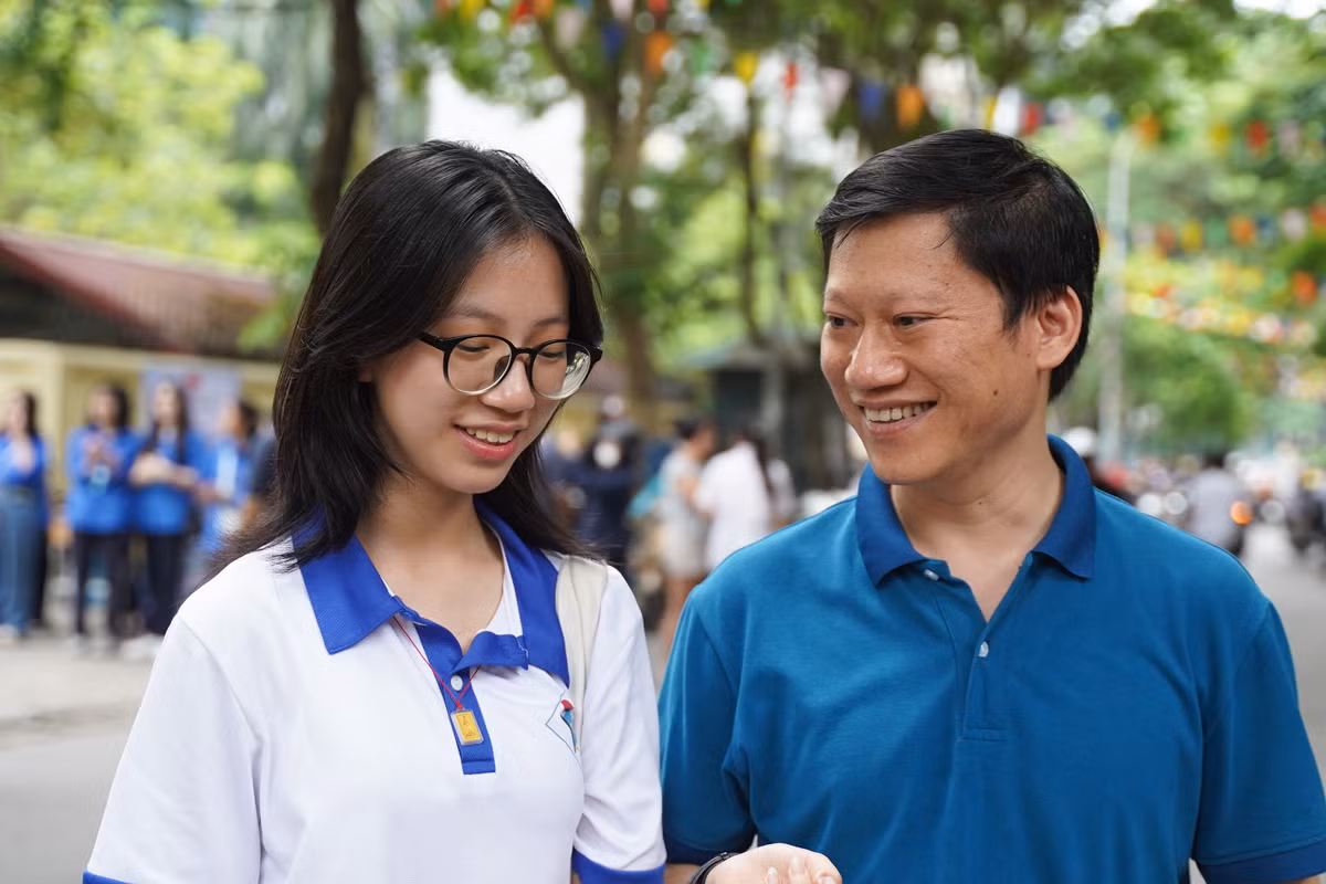 "Thấy con thi tốt tôi cũng mừng", người bố chia sẻ.