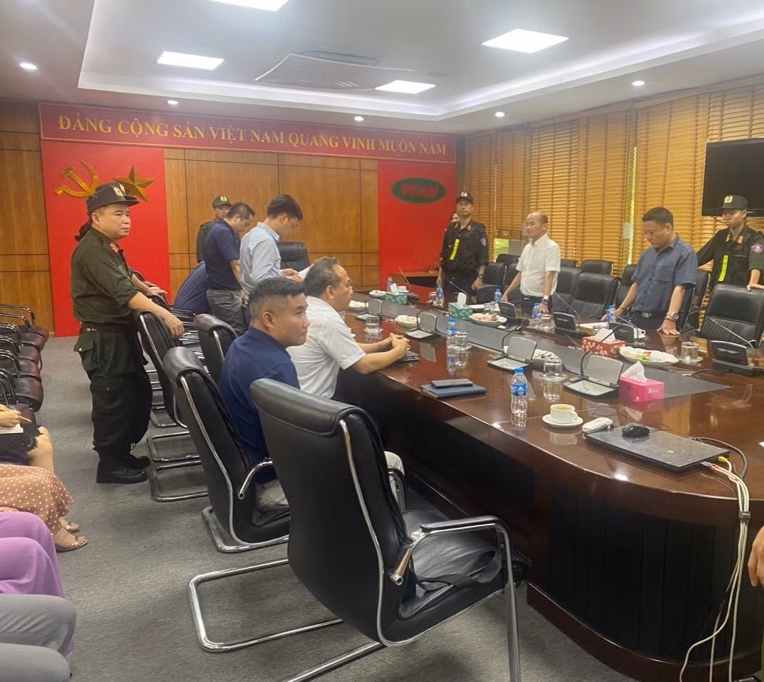 Thực hiện Lệnh bắt tạm giam Tổng Giám đốc Tổng công ty máy động lực và máy nông nghiệp Việt Nam.