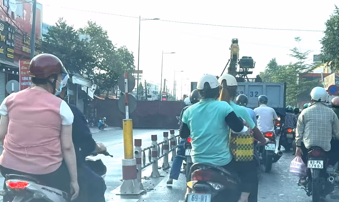 Giao thông qua khu vực bị ùn ứ