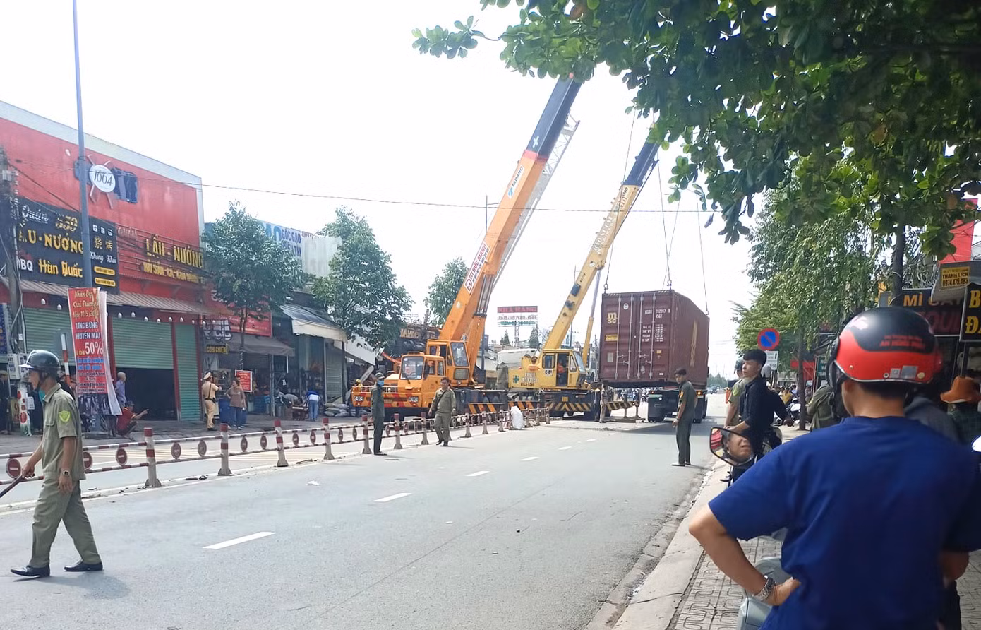 Xe cẩu được điều đến hiện trường