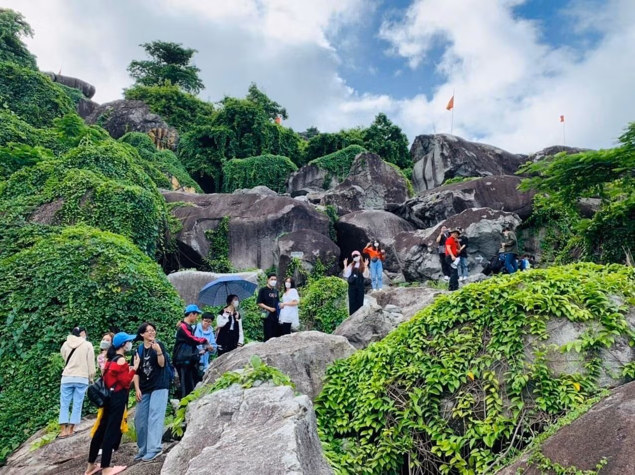Du khảo về nguồn, nét đẹp ngày xuân