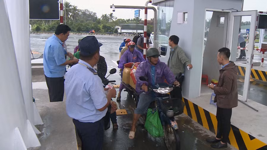 Người dân bức xúc vì vào bến xe Cần Thơ phải đóng phí ảnh 2