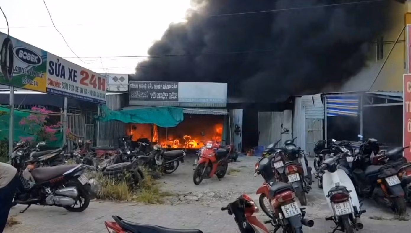 Hỏa hoạn thiêu rụi 24 xe máy ở Phú Quốc ảnh 1