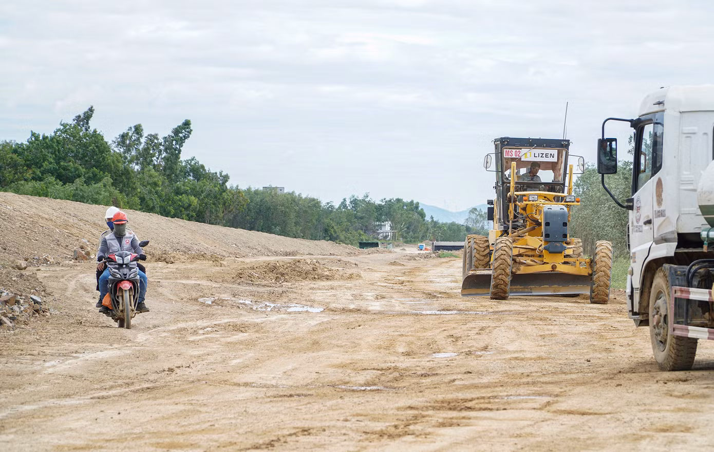 Dù mặt bằng bàn giao đạt cao, nhưng dự án cao tốc này nguy cơ chậm tiến độ.