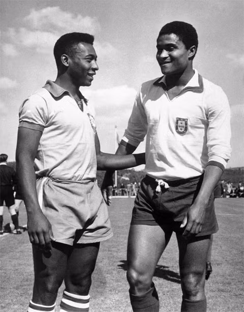 Eusebio (phải) và Pele