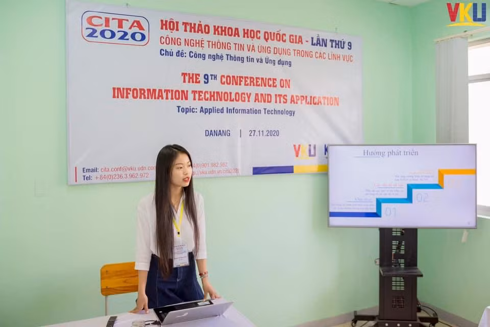 Khánh Trâm tích cực tham gia các hoạt động nghiên cứu khoa học
