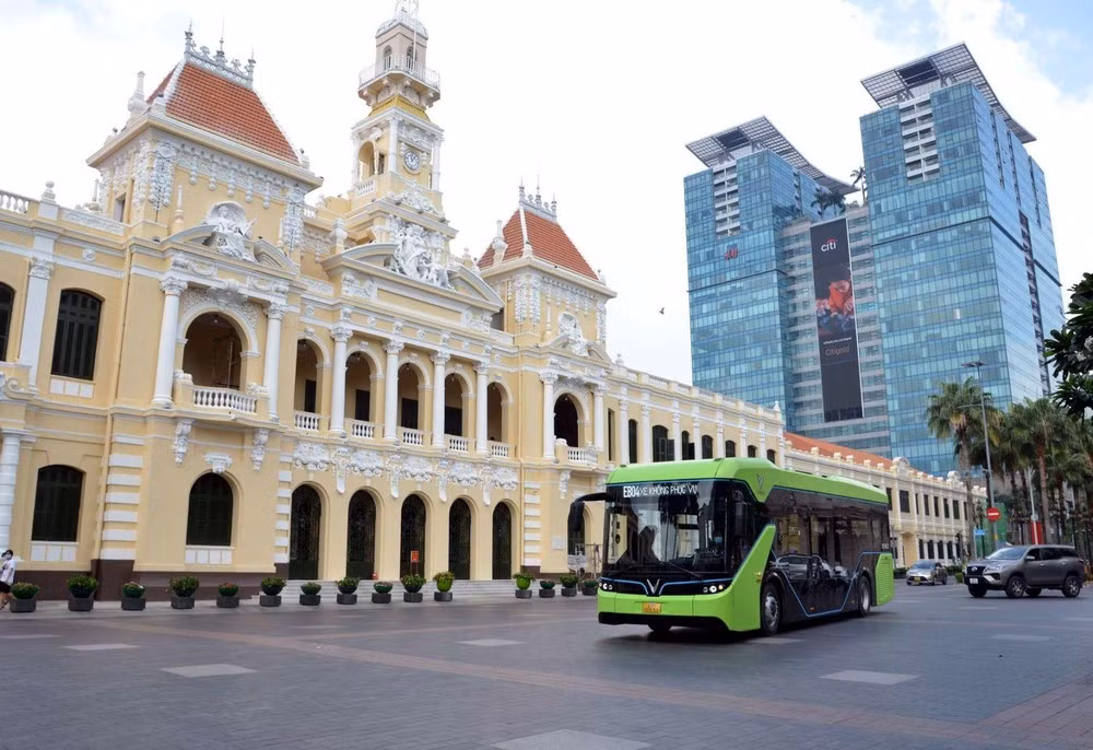 Xe buýt điện hoạt động tại TPHCM.