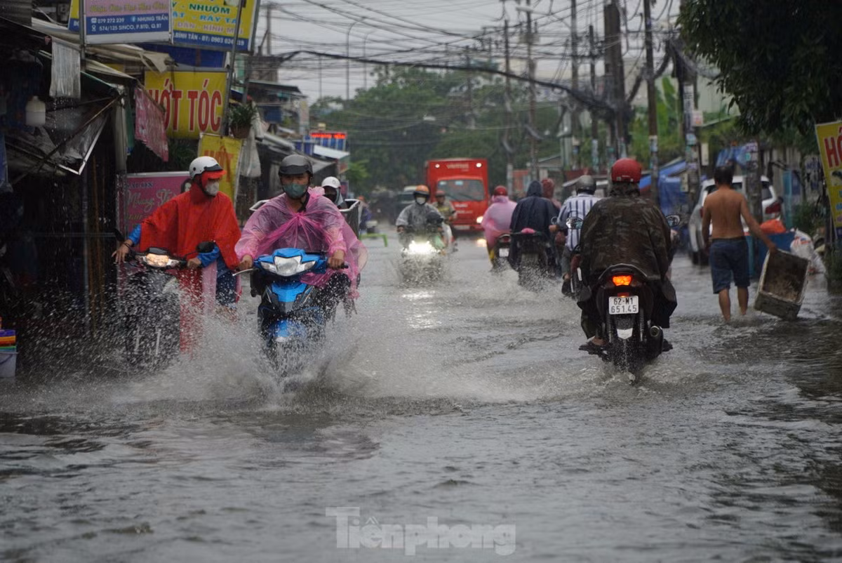 Khu vực Quảng Trị đến Khánh Hòa, Tây Nguyên và Nam Bộ có thể đón mưa rải rác trong chiều nay (12/5), cục bộ có mưa to.