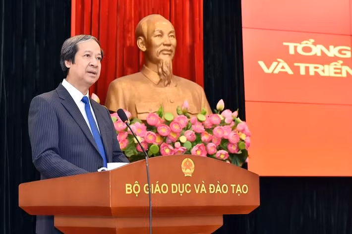 Bộ trưởng Bộ GD&amp;ĐT Nguyễn Kim Sơn phát biểu tại Hội nghị tổng kết công tác năm 2024 và triển khai nhiệm vụ năm 2025. (ảnh: Bộ GD&amp;ĐT)