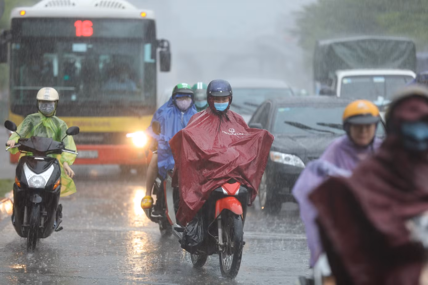 Hà Nội tiếp tục mưa rải rác trong hôm nay đến sáng mai.