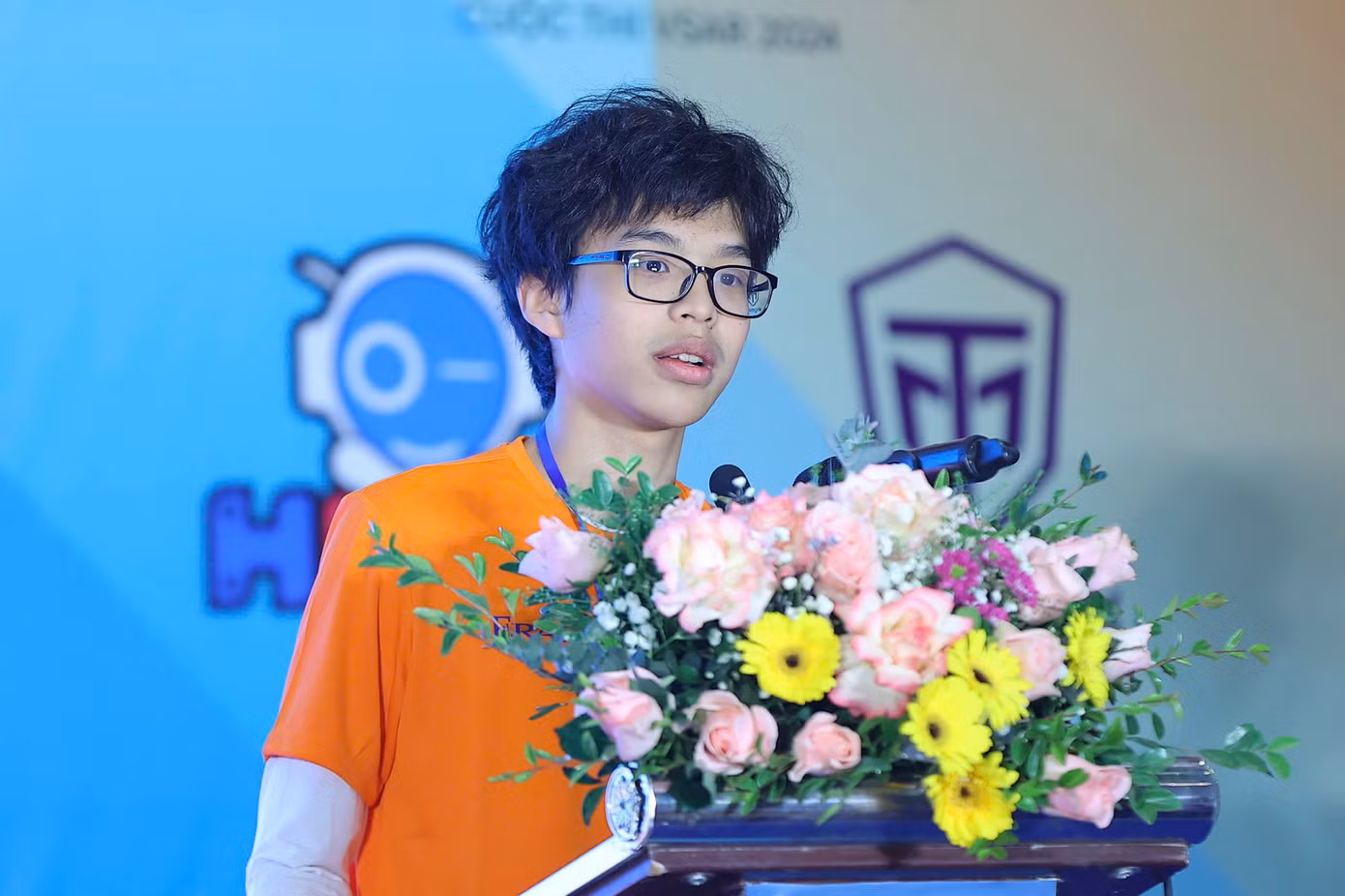 Thí sinh Đỗ Hoàng Giang nói rằng, đến với cuộc thi thí sinh không chỉ mang robot thi đấu mà còn mang theo cả niềm đam mê công nghệ.