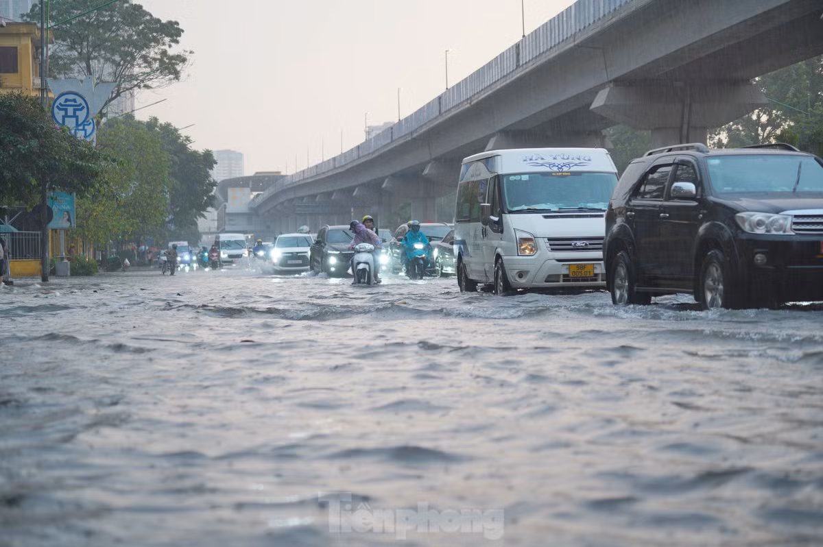 Hà Nội có thể đón mưa lớn trong đêm nay và rạng sáng mai. Ảnh minh hoạ: Đức Nguyễn.