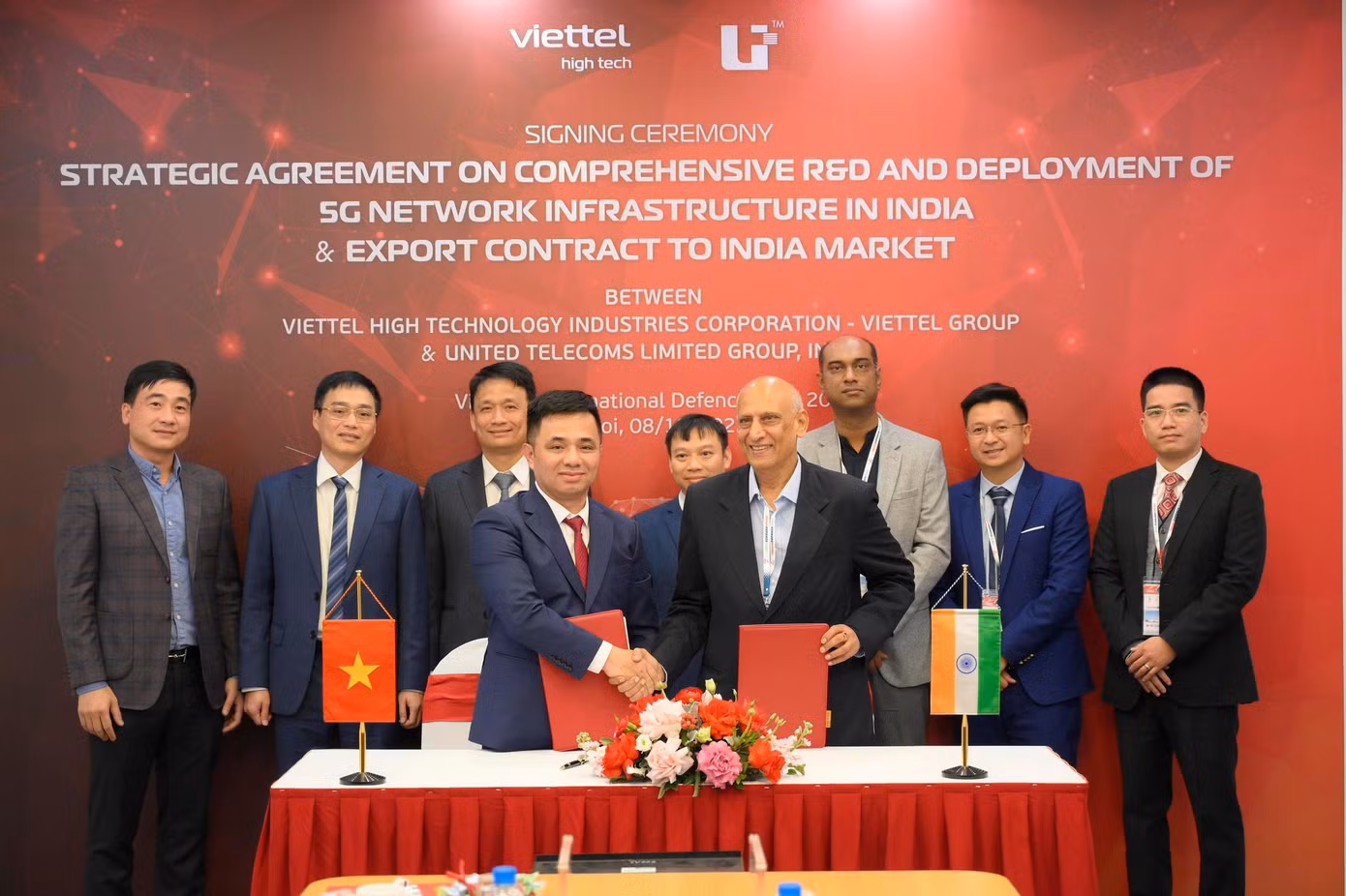 Đại diện Viettel và Tập đoàn UTL ký thỏa thuận Hợp tác triển khai thử nghiệm mạng 5G.