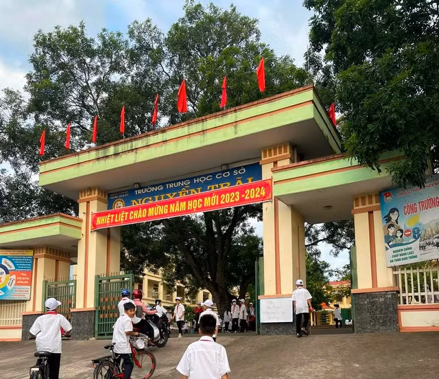 Trường THCS Nguyễn Trãi, TP Chí Linh (Hải Dương). Trường THCS Nguyễn Trãi, TP Chí Linh (Hải Dương).