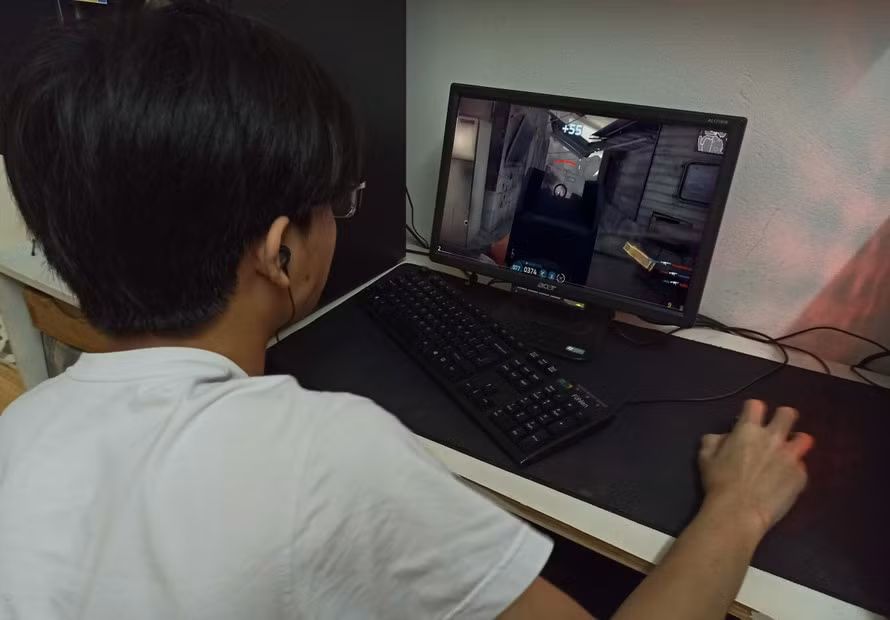 Nhiều mối nguy hiểm rình rập học sinh trên môi trường mạng. Ảnh minh hoạ.