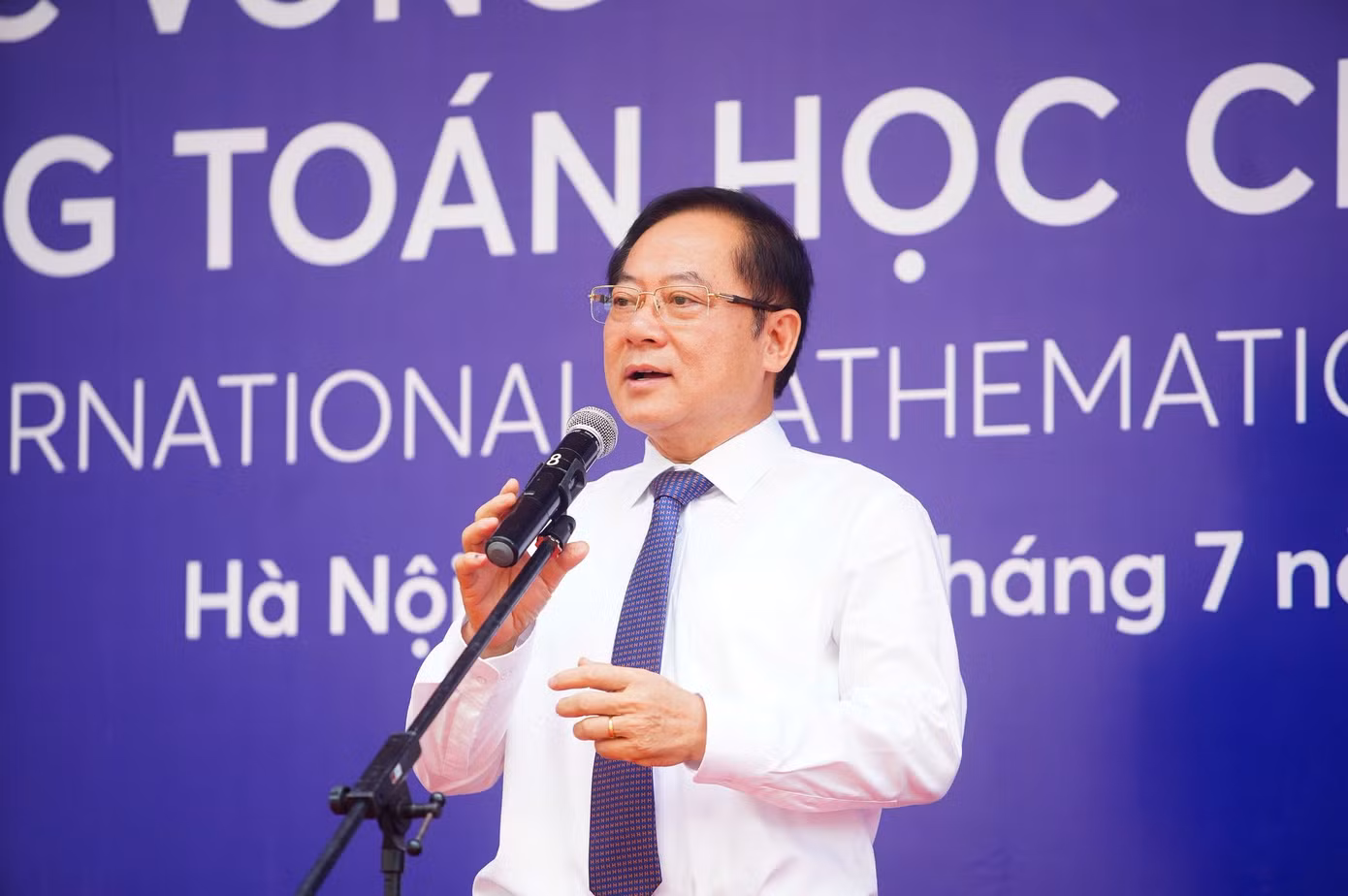 Nhà báo Lê Xuân Sơn, Nguyên Tổng biên tập Báo Tiền Phong, Phó Chủ tịch HĐQT Công ty CP Tiền Phong, Trưởng Ban tổ chức phát biểu tại lễ khai mạc.