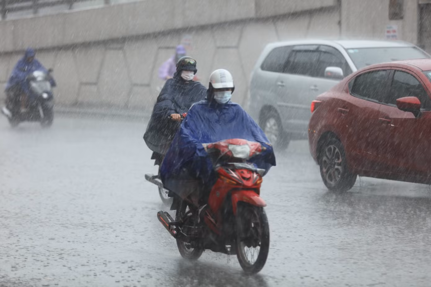 Miền Bắc đón mưa lớn trong đêm nay và sáng 15/6.