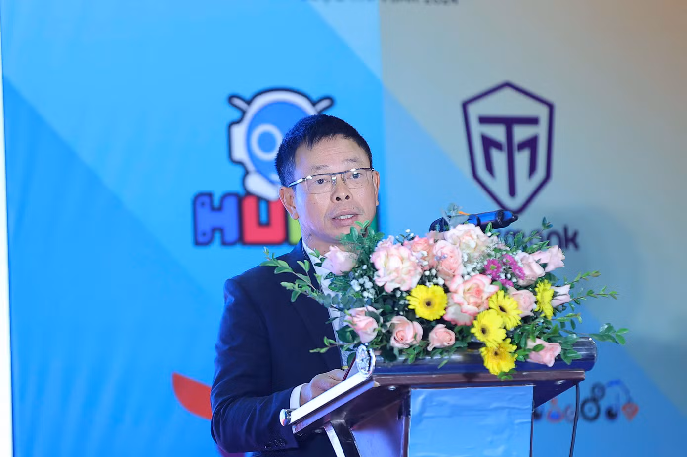 Nhà báo Phùng Công Sưởng, Tổng biên tập báo Tiền Phong, Trưởng Ban tổ chức cuộc thi phát biểu tại lễ khai mạc cuộc thi.
