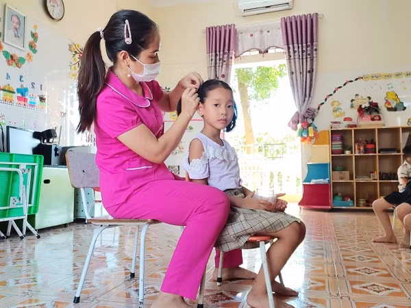 Giáo viên mầm non cho rằng, qua tuổi 50 khó đảm bảo sức khỏe để nuôi dạy trẻ.