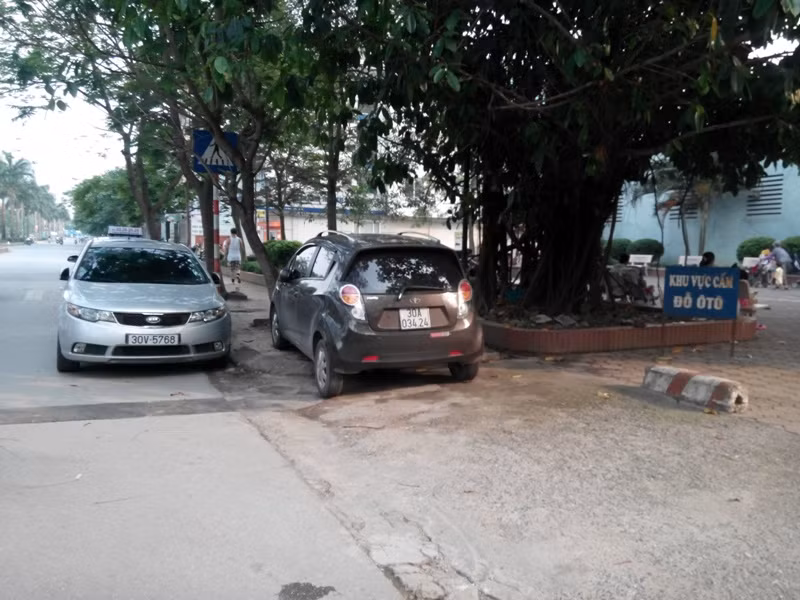 Lộn xộn bãi đỗ xe tại các khu chung cư ảnh 3