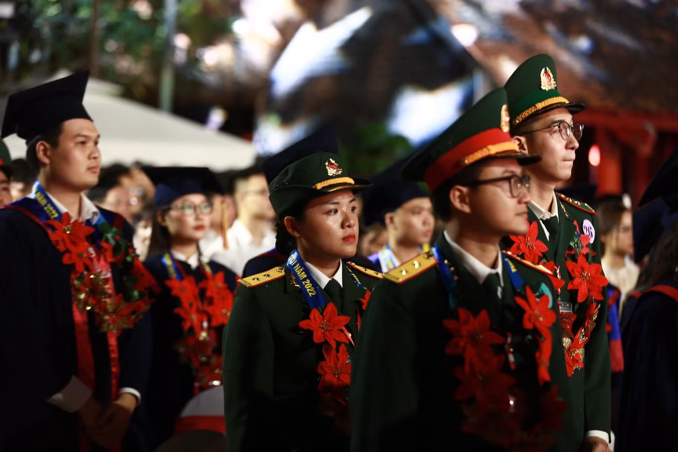 Các thủ khoa xuất sắc tốt nghiệp các trường đại học, học viện năm 2022 tại lễ vinh danh. Ảnh: Bảo Anh