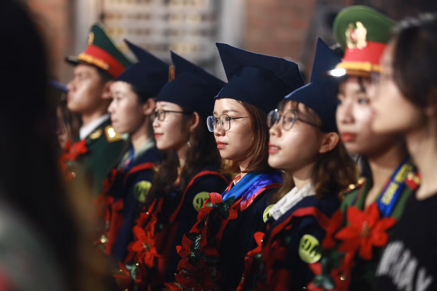 Các thủ khoa xuất sắc tốt nghiệp các trường đại học, học viện năm 2022 tại lễ vinh danh. Ảnh: Bảo Anh