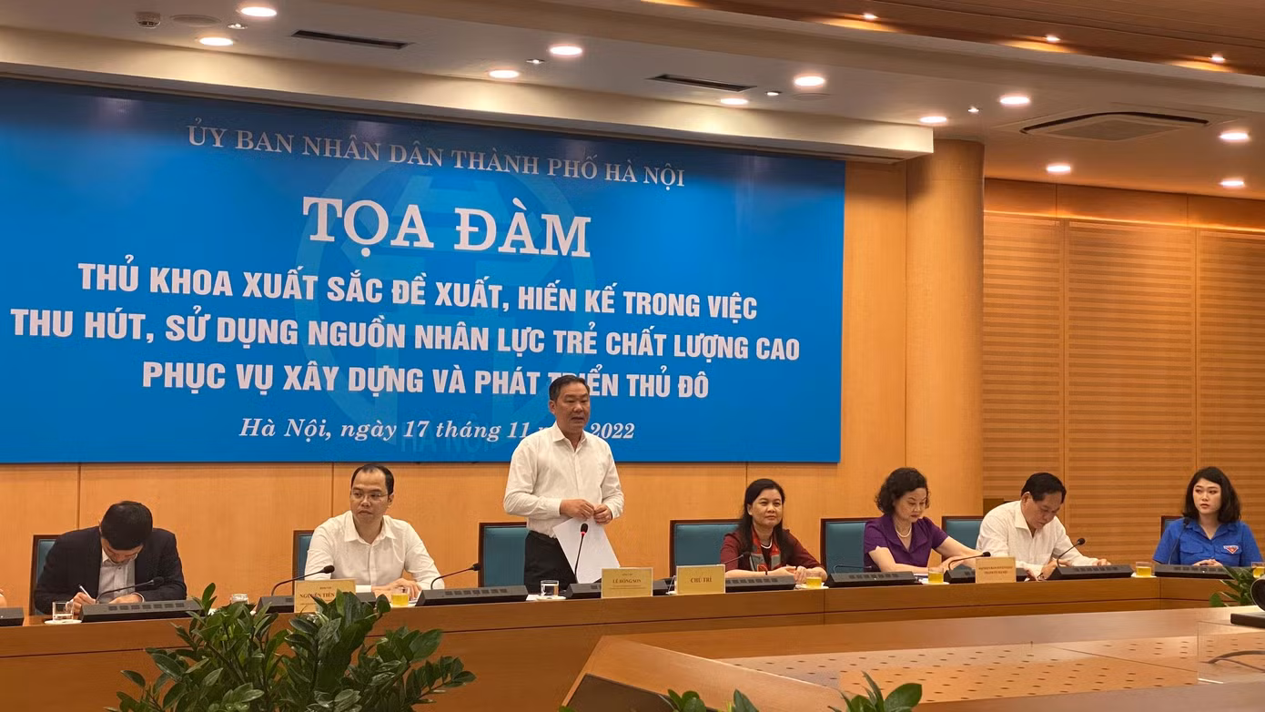 Ông Lê Hồng Sơn, Phó Chủ tịch thường trực UBND TP Hà Nội chủ trì, phát biểu tại tọa đàm
