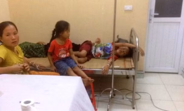 Hơn 40 người nhập viện nghi bị ngộ độc sau khi ăn cỗ ở Thanh Hóa ảnh 1