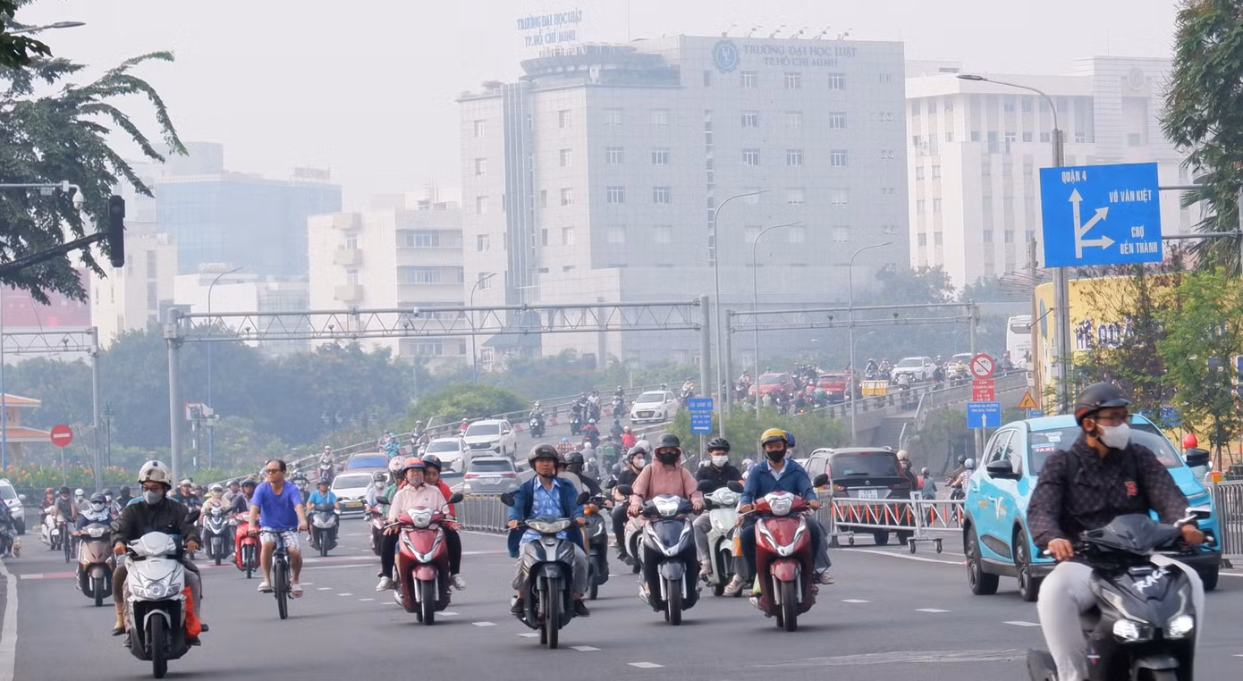 Cơ quan khí tượng dự báo thời tiết TPHCM và đa số các tỉnh thành Nam bộ trong ngày 30/4 - 1/5, buổi sáng và trưa trời nắng, chiều và tối khả năng xuất hiện mưa rào và dông. Ảnh minh họa: Hữu Huy