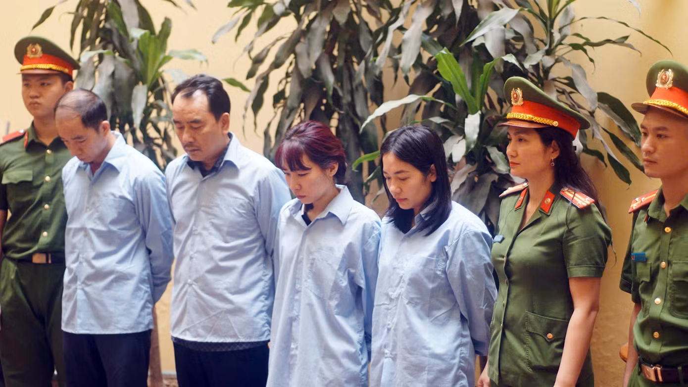 Các bị can Chinh, Hà, Ánh Tuyết, Vân Anh tại cơ quan điều tra.