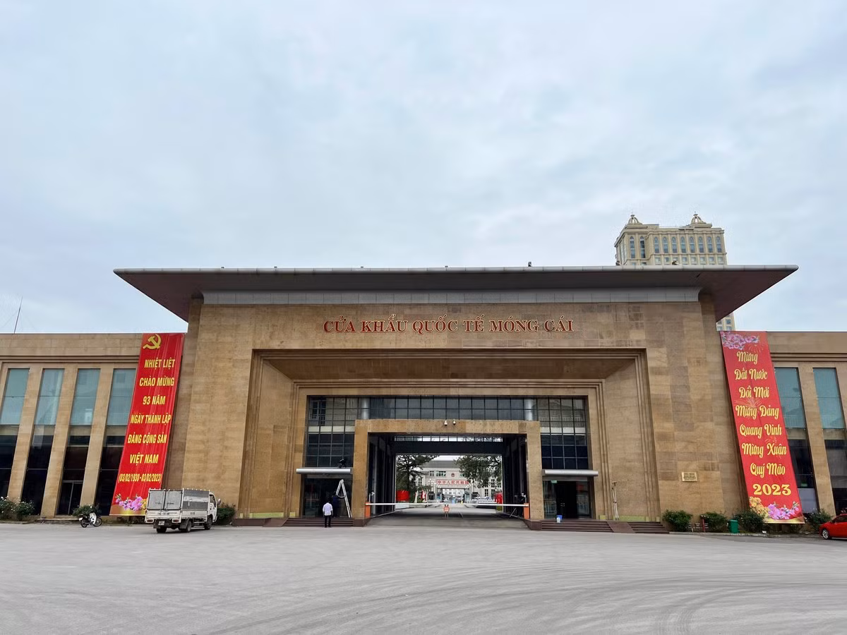 Cửa khẩu Móng Cái - Quảng Ninh.